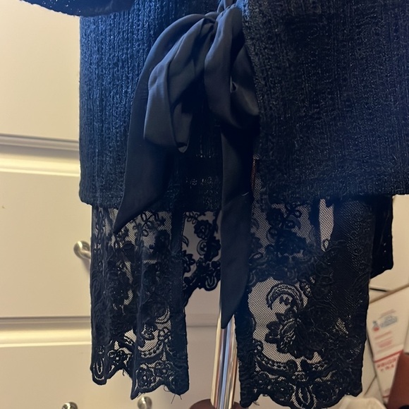 LC Lauren Conrad, black tunic, length top with side, ties and lace bottom, med - Picture 10 of 14